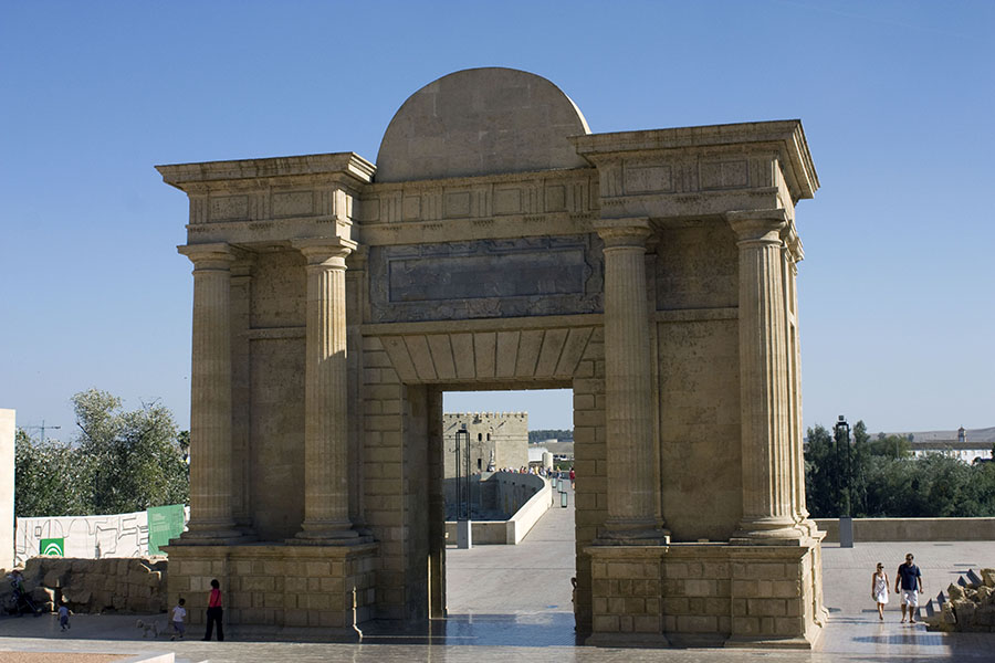 Córdoba-Puente_Romano-Arco_de_Felipe_II