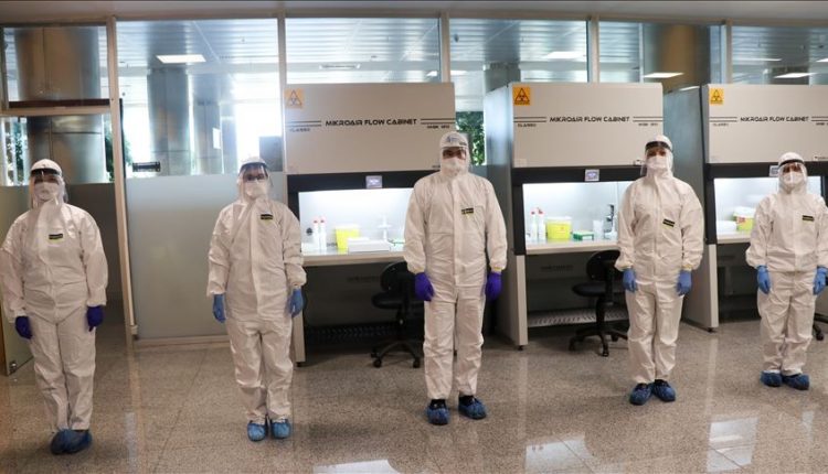 آزمایش کرونا در فرودگاه