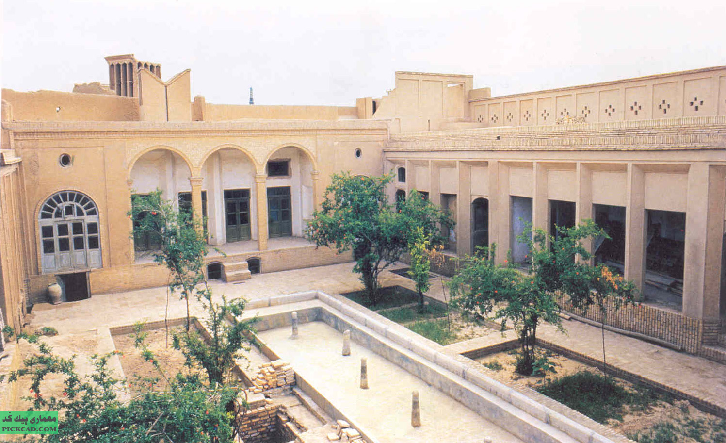 خانه اخوان سیگاری